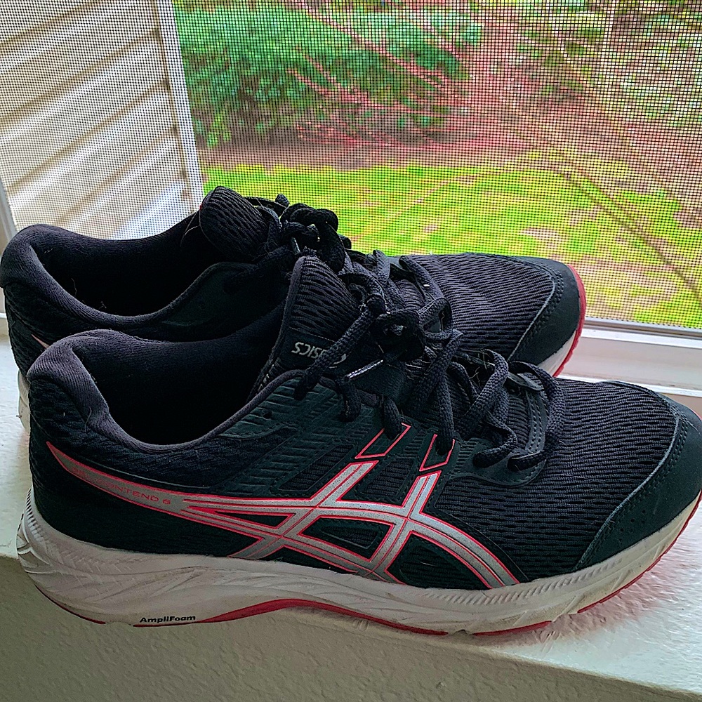 Oasics running/athletic shoes 8.5